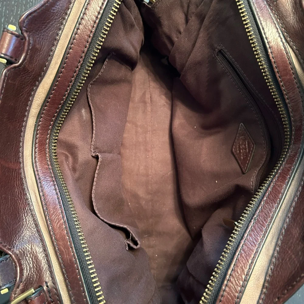 Fossil Crossbody Purse - Picture 2 of 8